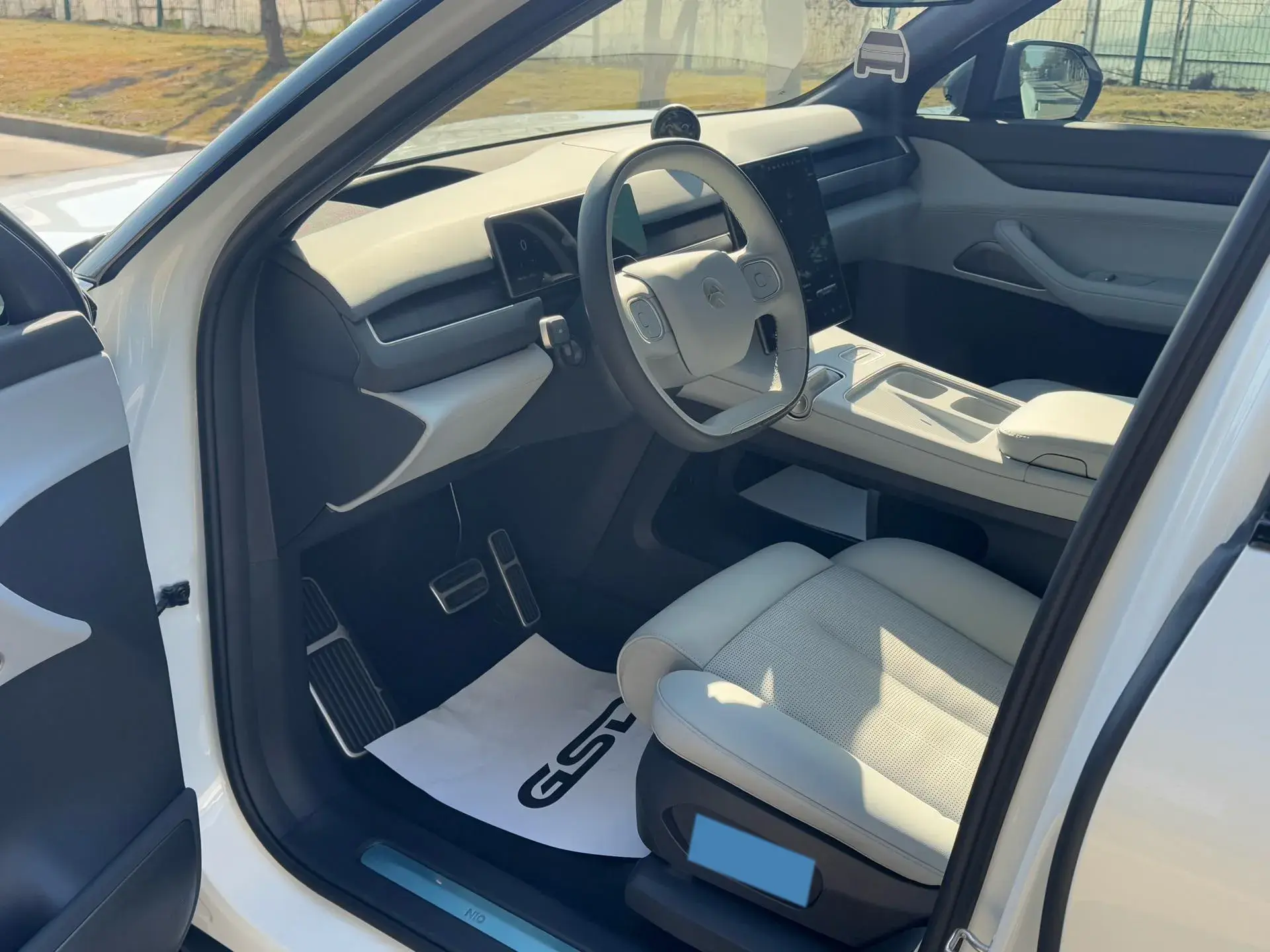 2023 NIO ES8 thumbnail 4