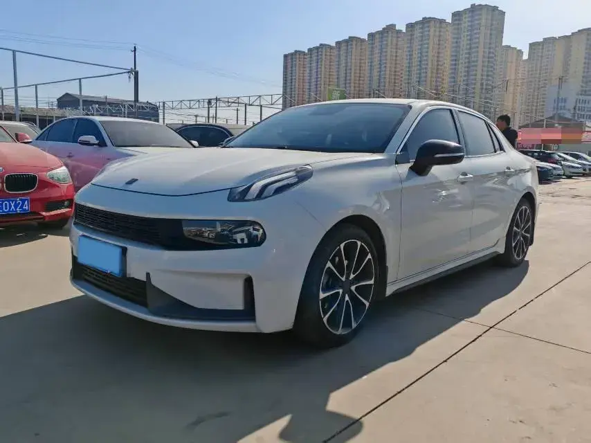 2020 LYNK&CO 03 view 1
