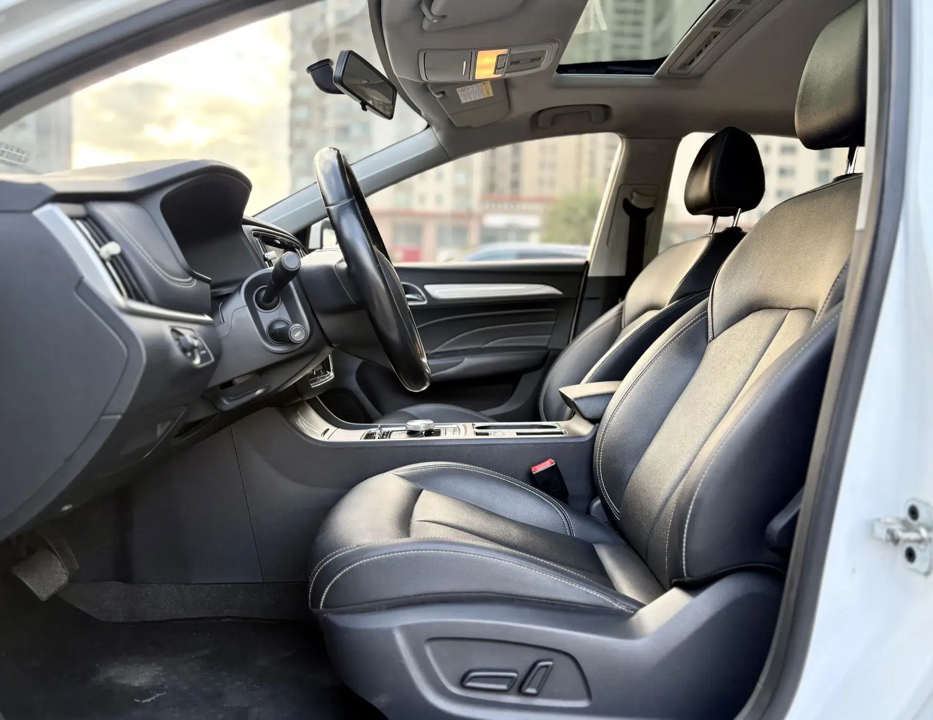 2017 ROEWE I6 thumbnail 4