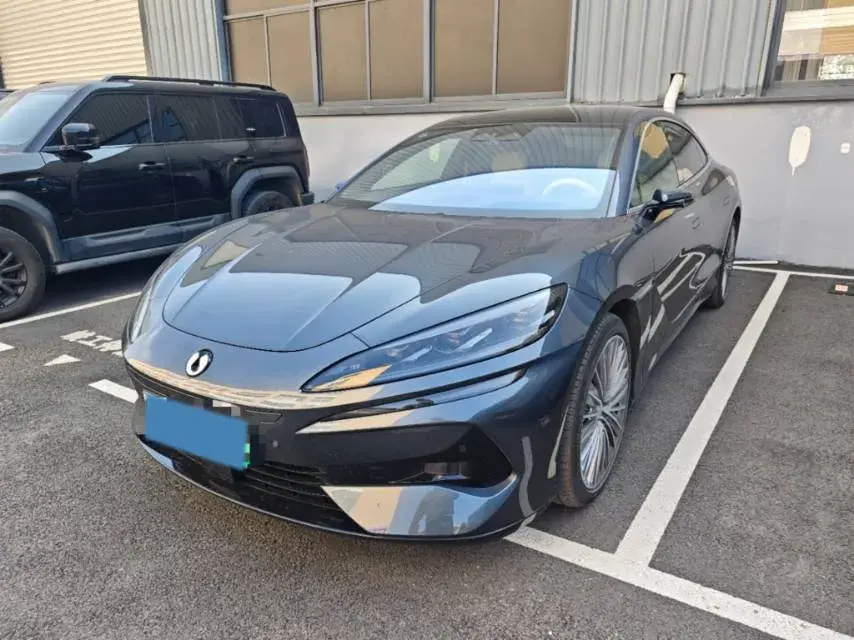 2024 Denza DenzaZ9 2.0T 207HP L4 E-CVT PHEV 38.5KWH