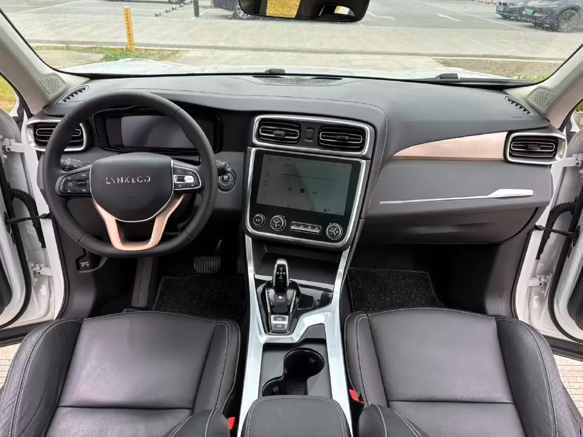 2017 Zotye SR9 2.0T 190HP L4 6DCT,autocango,china used car exporter,china ev exporter,chinese used car exporter,chinese used ev exporter