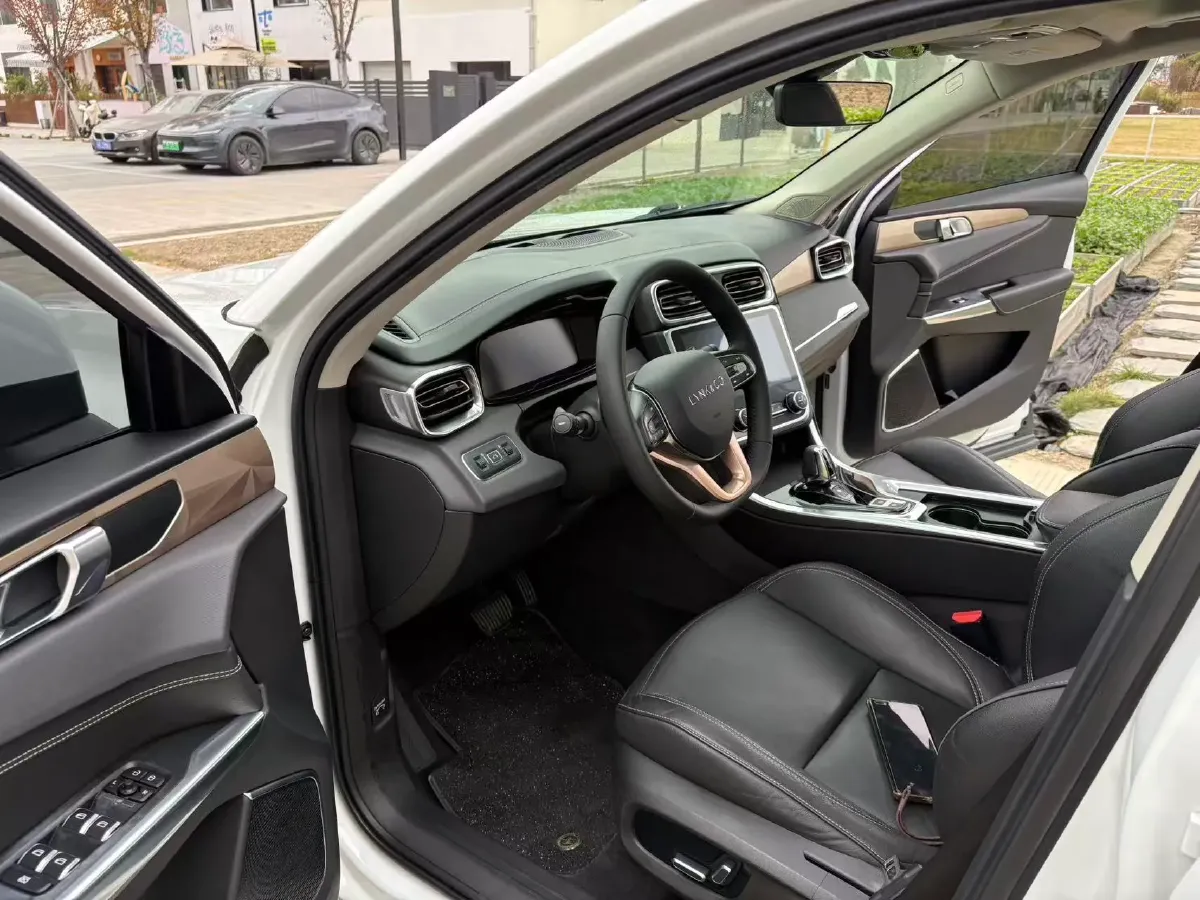 2017 Zotye SR9 2.0T 190HP L4 6DCT,autocango,china used car exporter,china ev exporter,chinese used car exporter,chinese used ev exporter