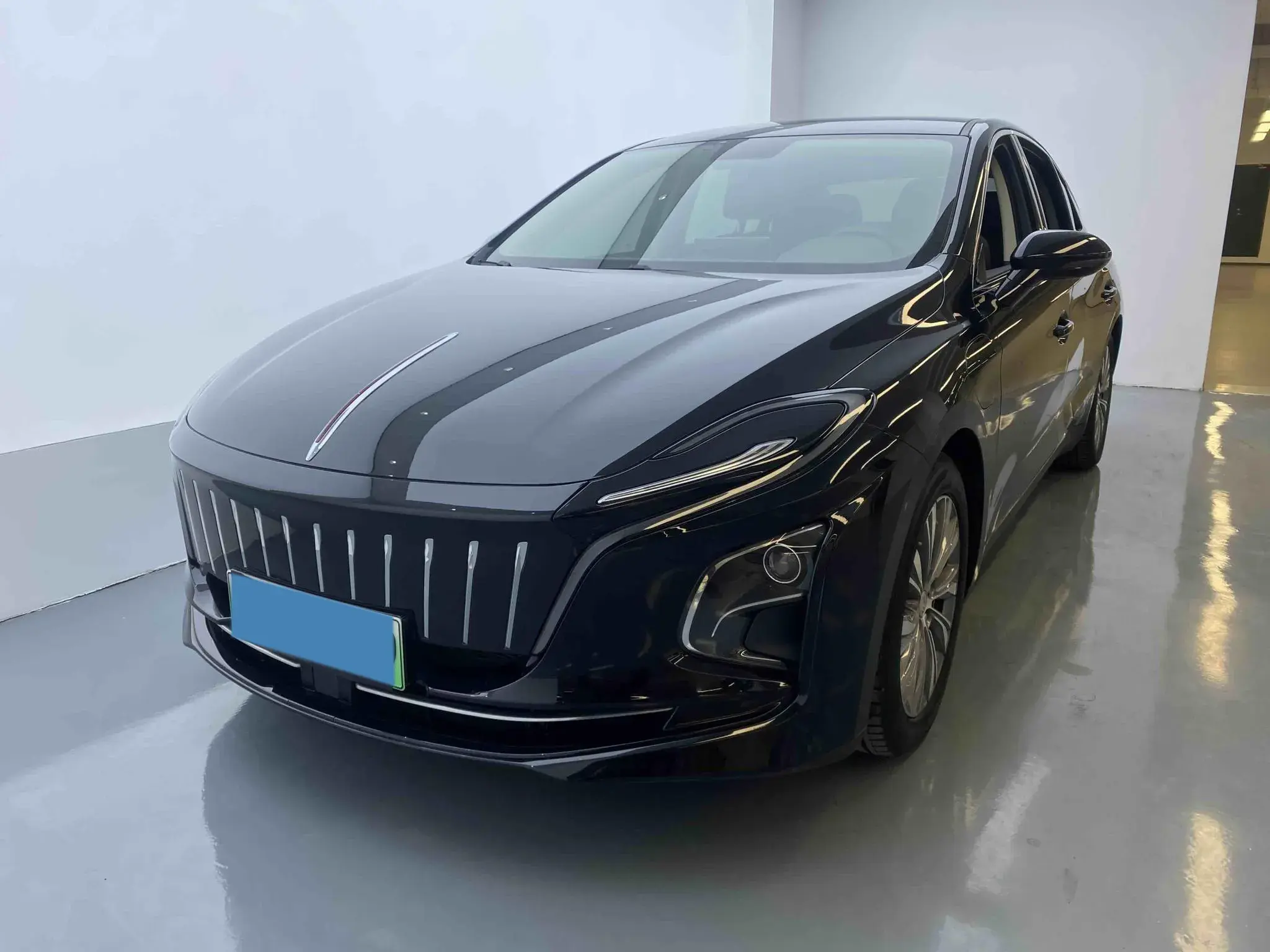 2024 HONGQI E-QM5 view 1