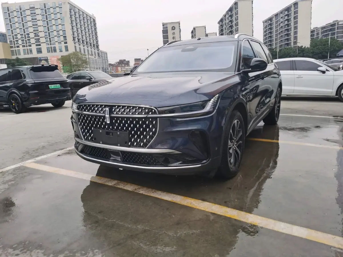 2023 Lincoln Nautilus 2.0T 261HP L4 8AT