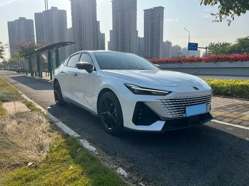 2023 CHANGAN UNI-V thumbnail 2