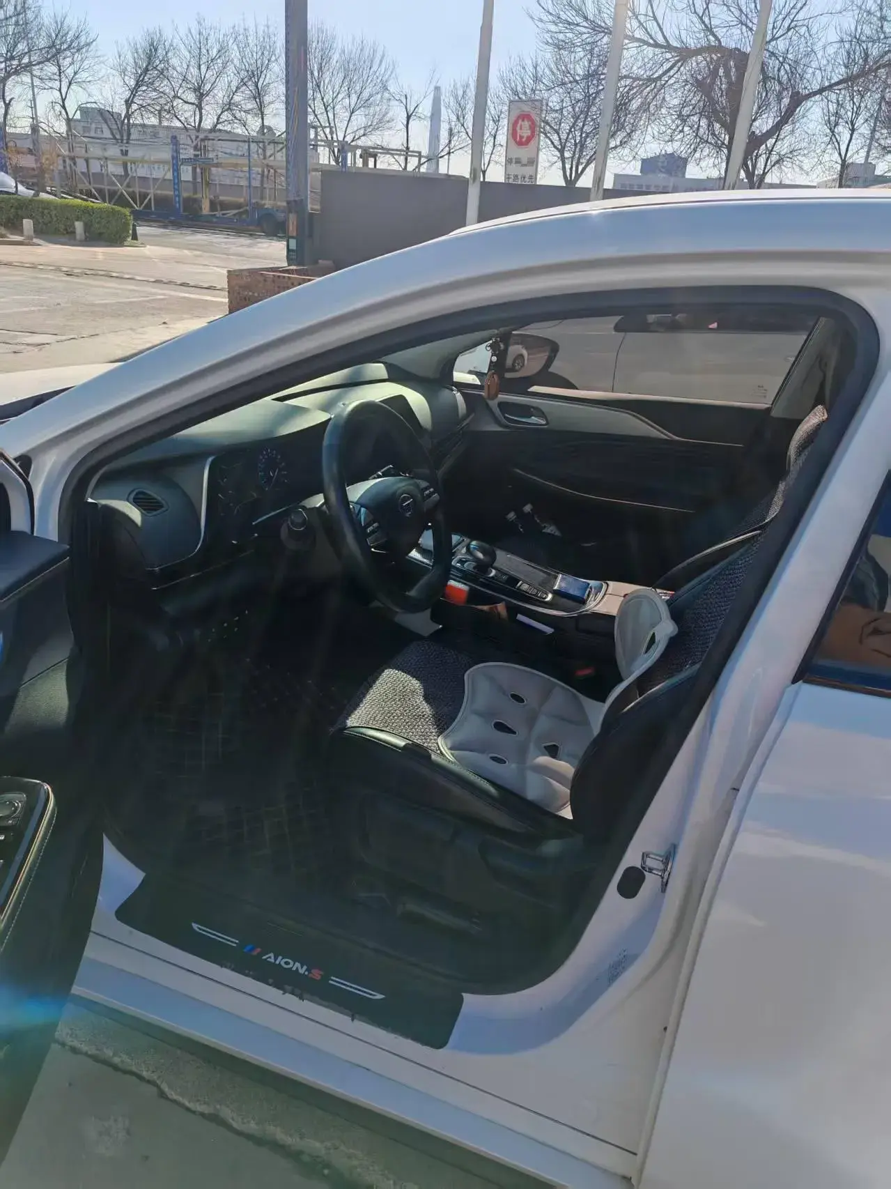 2019 AION S thumbnail 3