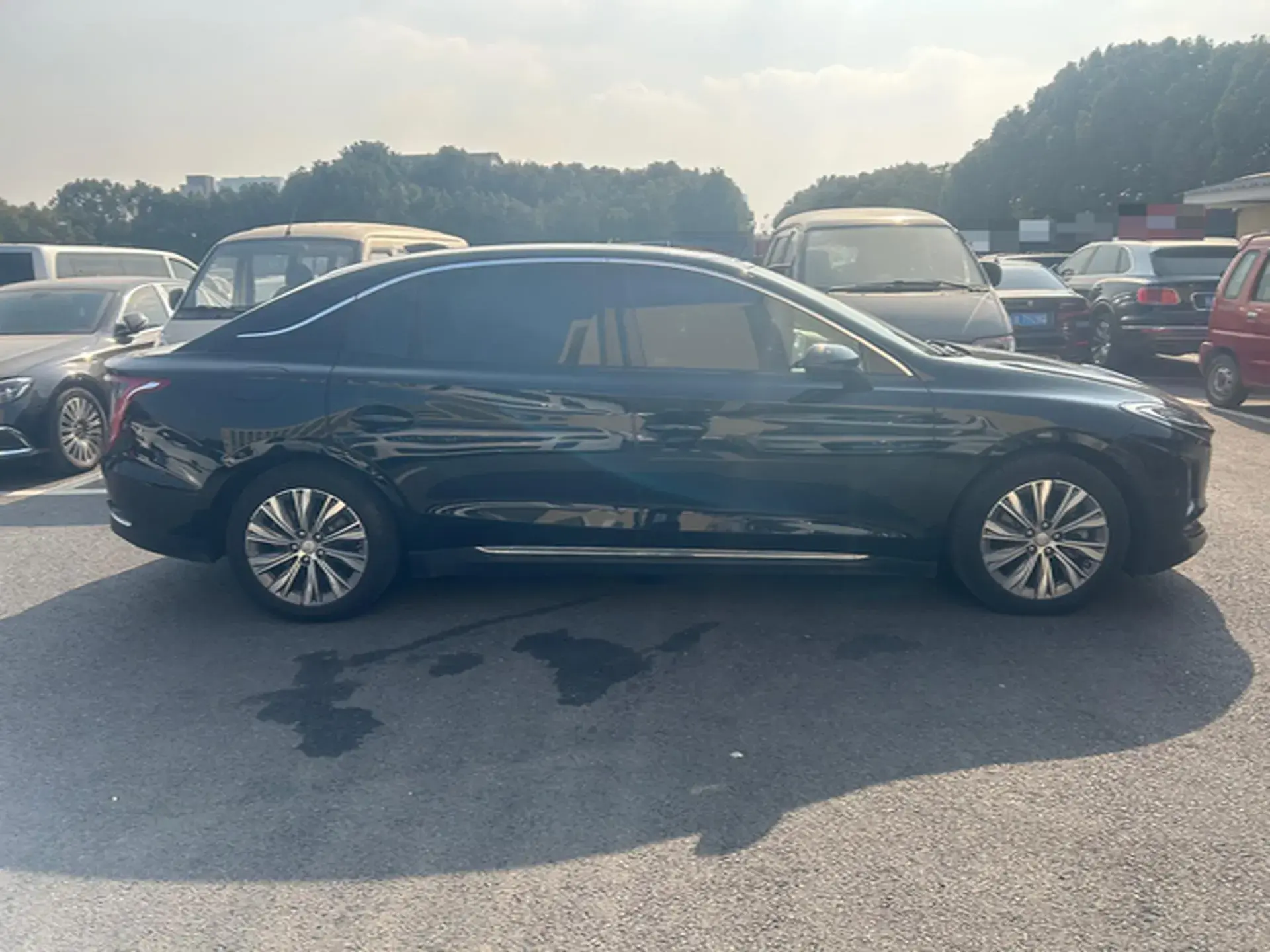 2023 HONGQI E-QM5 thumbnail 4