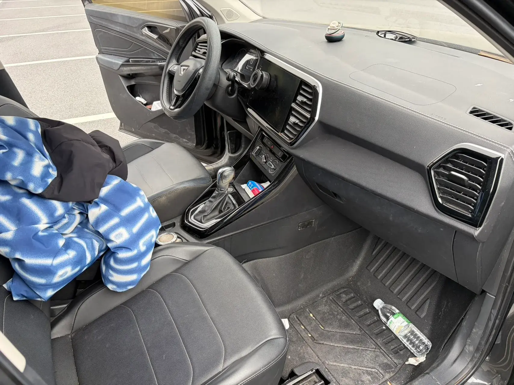 2021 JETTA VS7 thumbnail 4