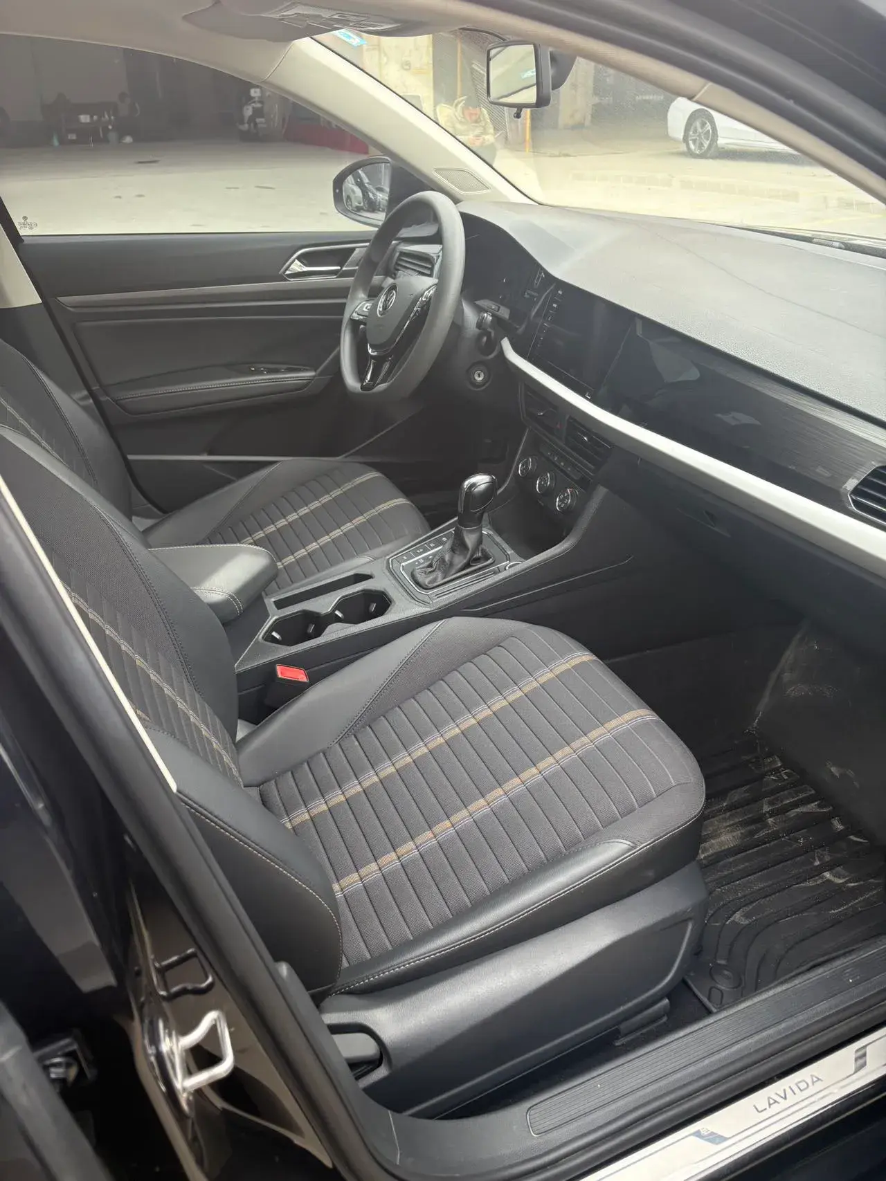 2021 VOLKSWAGEN LAVIDA thumbnail 3