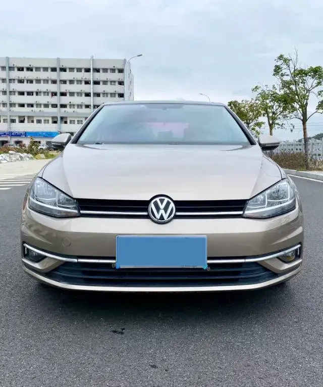 2018 VOLKSWAGEN GOLF thumbnail 3