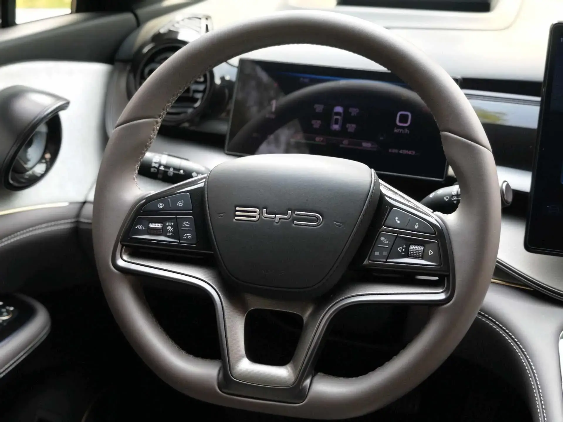 2023 BYD FRIGATE thumbnail 4