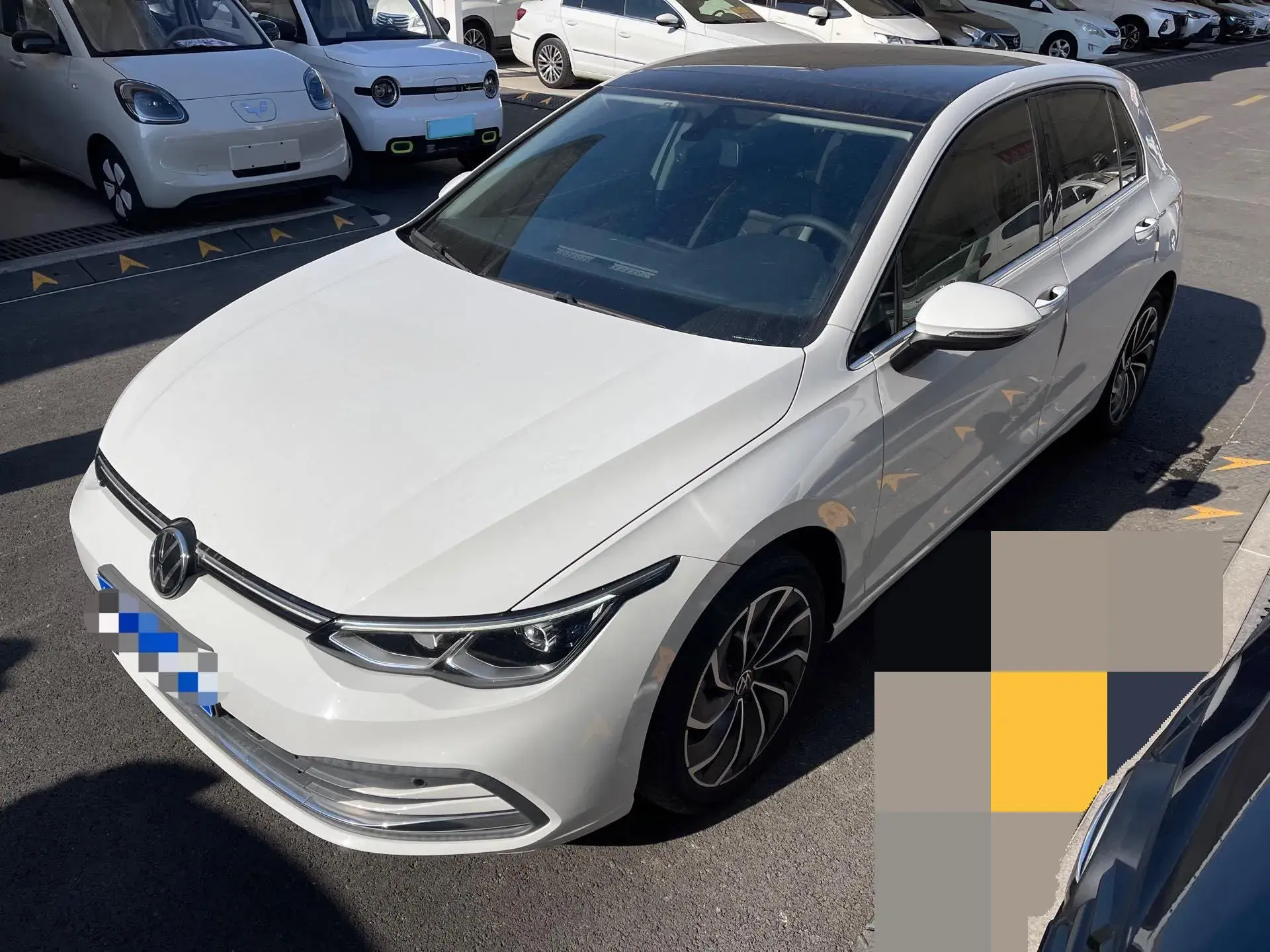 2023 VOLKSWAGEN GOLF view 1