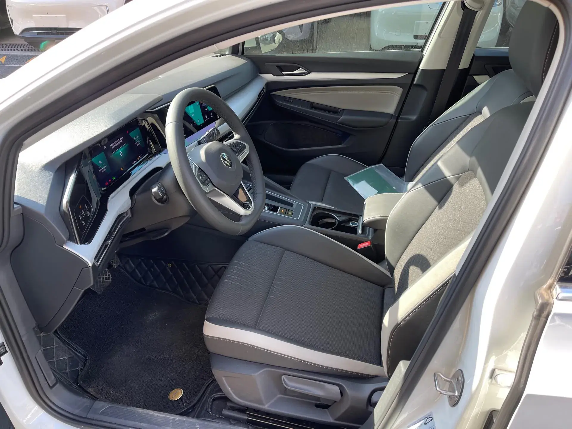 2023 VOLKSWAGEN GOLF thumbnail 4