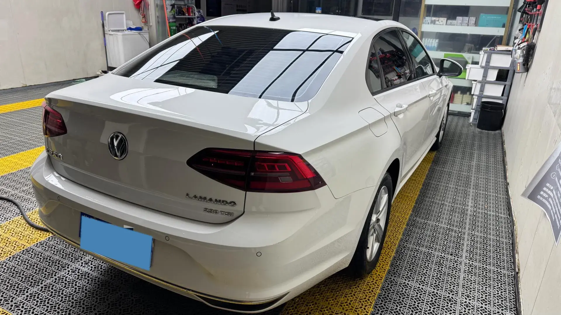 2019 VOLKSWAGEN LAMANDO thumbnail 3