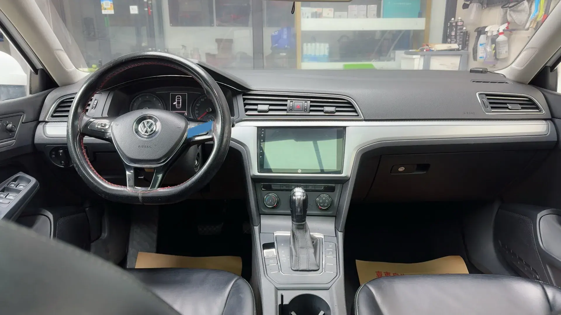 2019 VOLKSWAGEN LAMANDO thumbnail 2