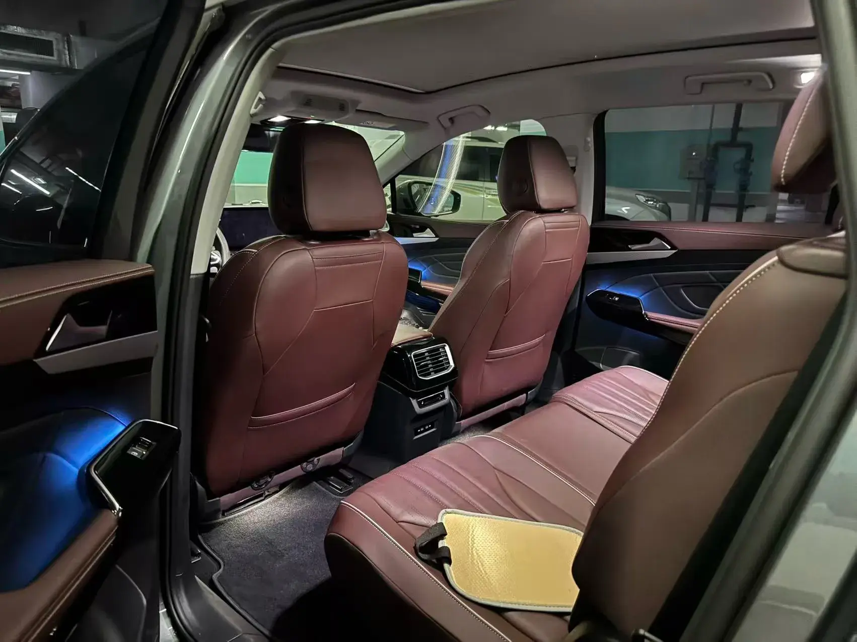 2021 VOLKSWAGEN ID.6 thumbnail 3