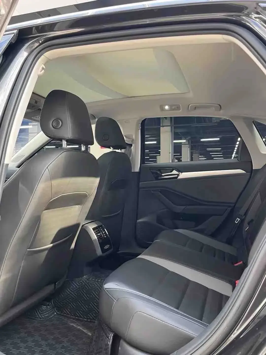 2021 VOLKSWAGEN SAGITAR thumbnail 4