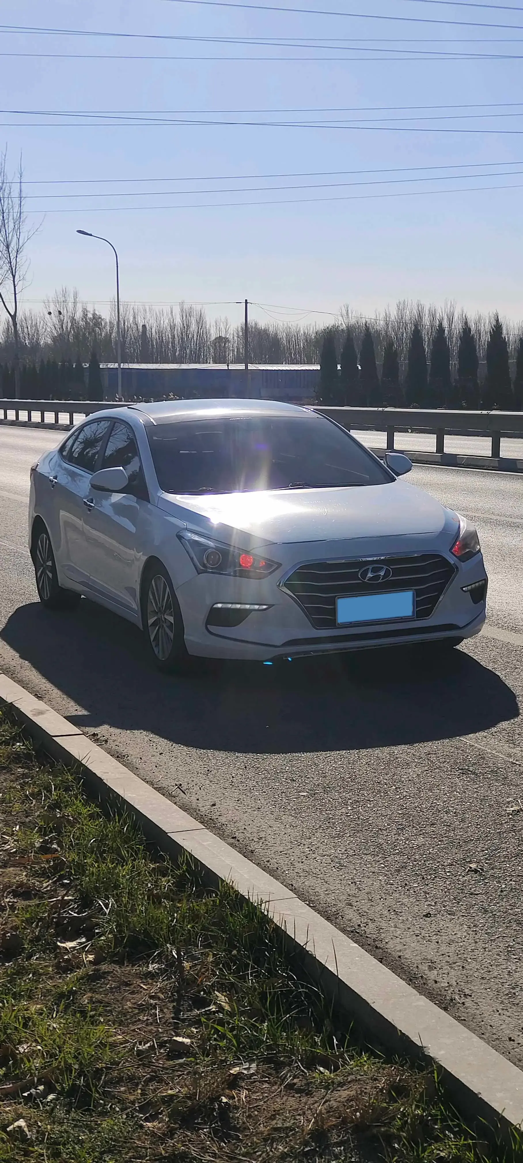 2017 HYUNDAI MISTRA thumbnail 3