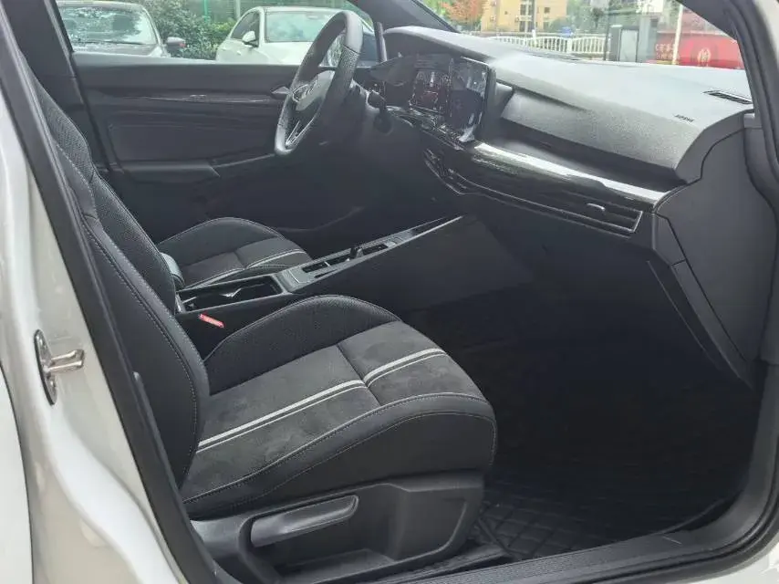 2023 VOLKSWAGEN GOLF thumbnail 3