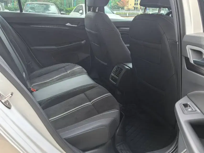 2023 VOLKSWAGEN GOLF thumbnail 4