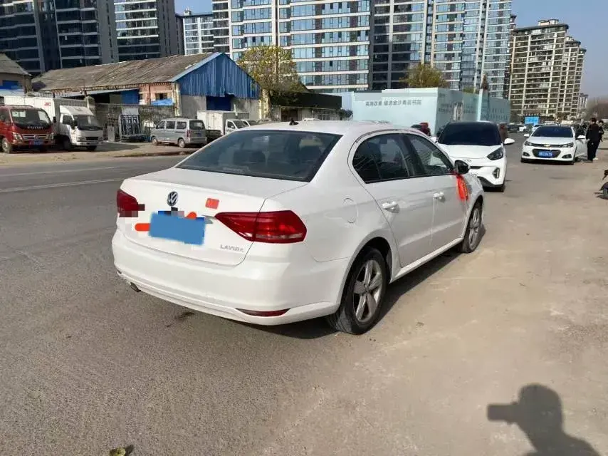 2018 VOLKSWAGEN LAVIDA thumbnail 3