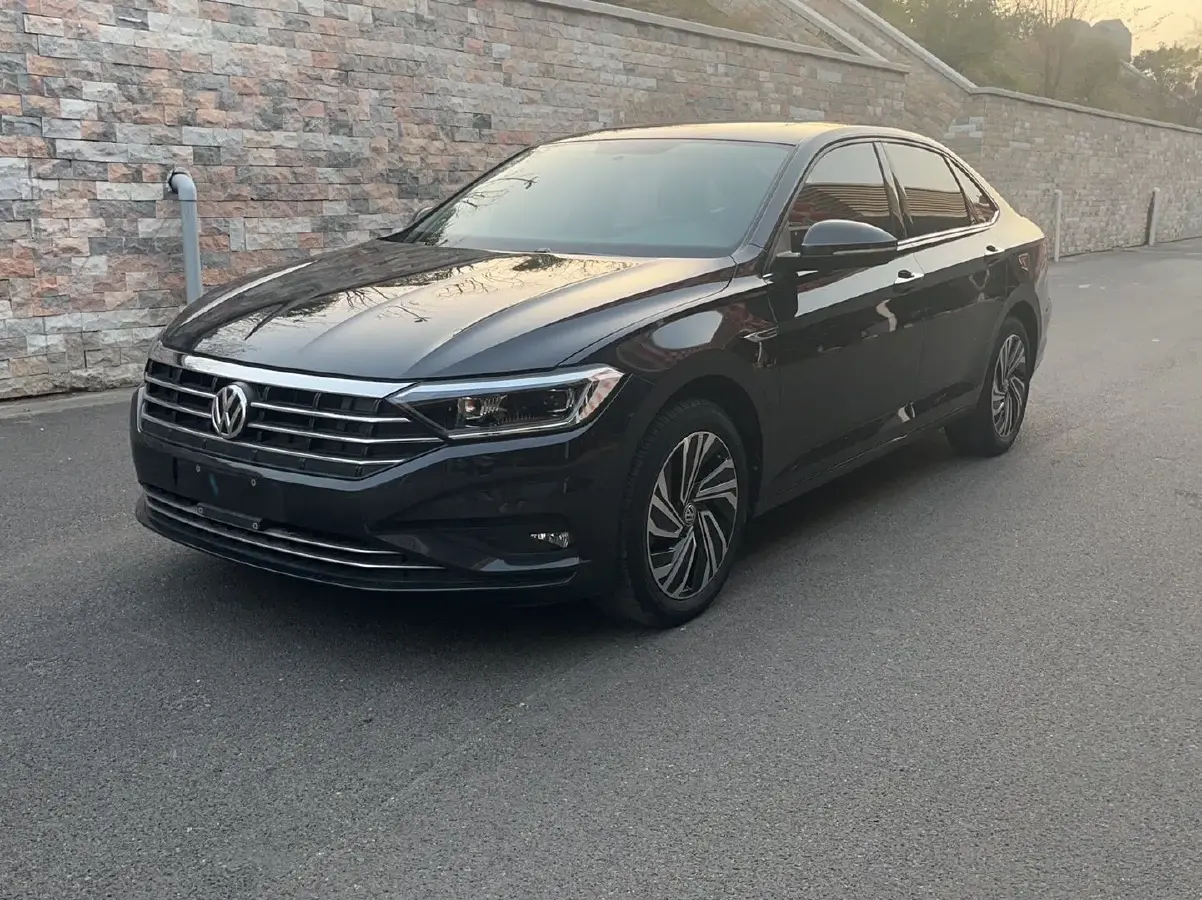 2021 Volkswagen Sagitar 1.2T 116HP L4 7DCT