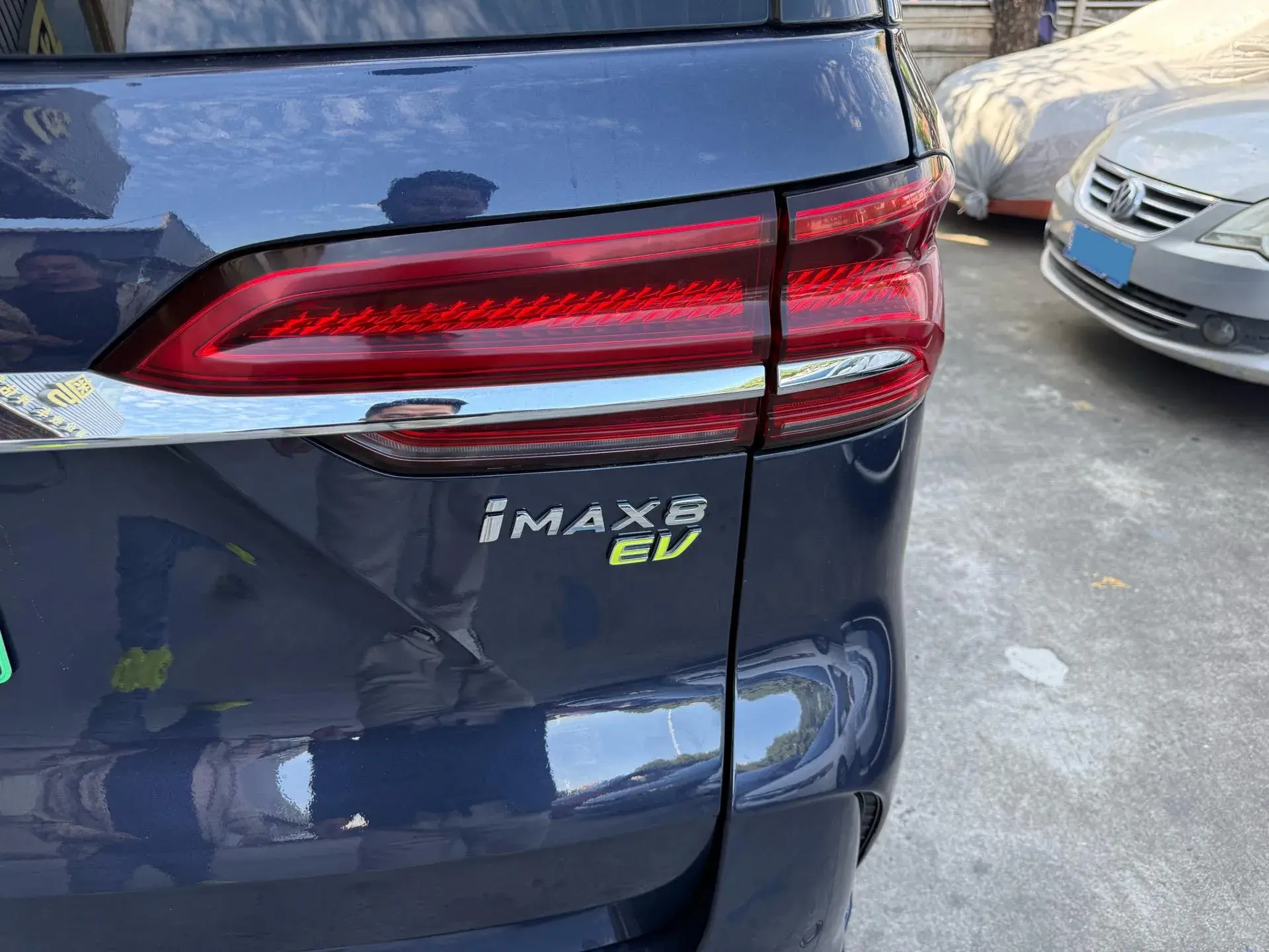 2022 ROEWE IMAX8 thumbnail 3