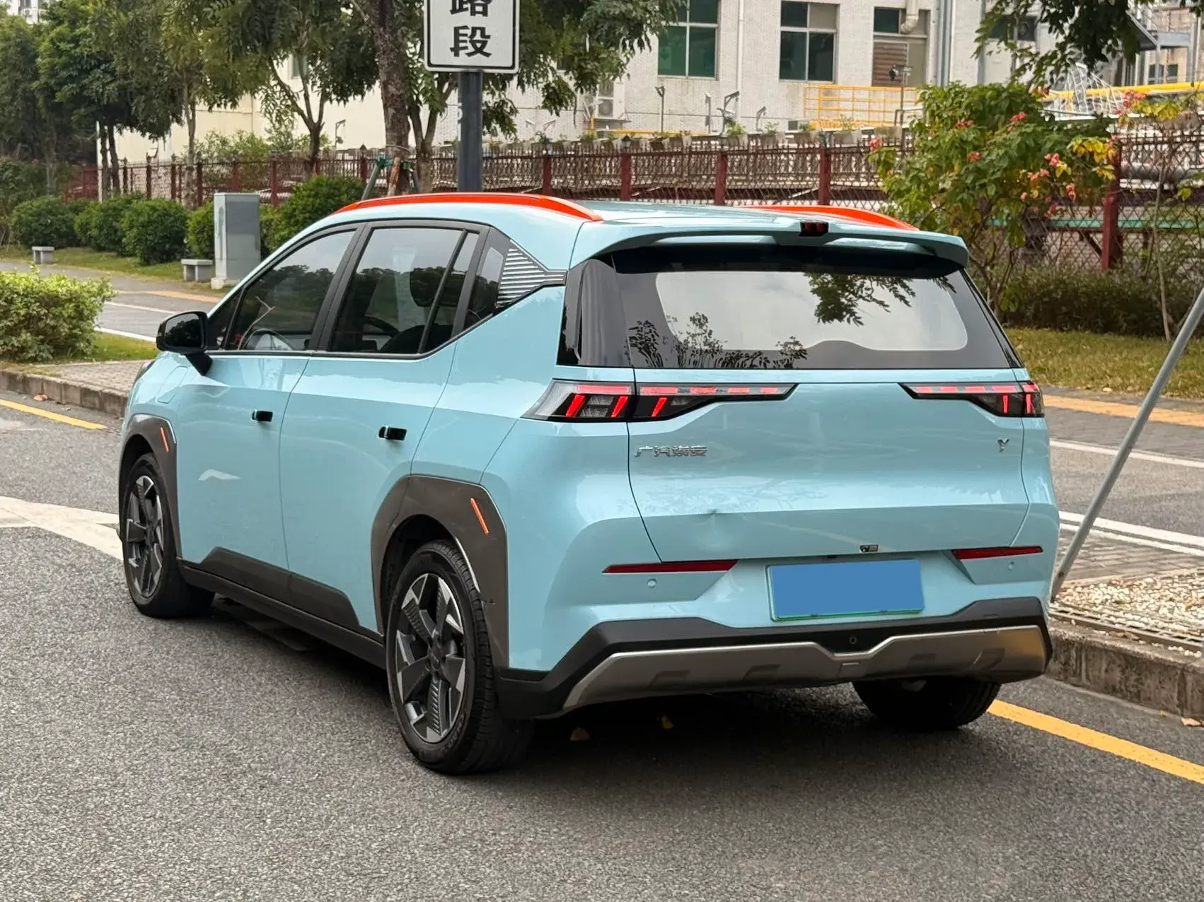 2021 AION Y thumbnail 3