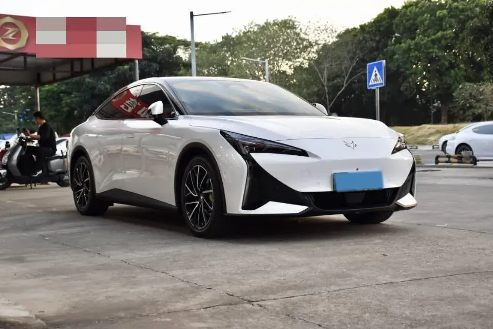 2025 ARCFOX ΑS5 thumbnail 3