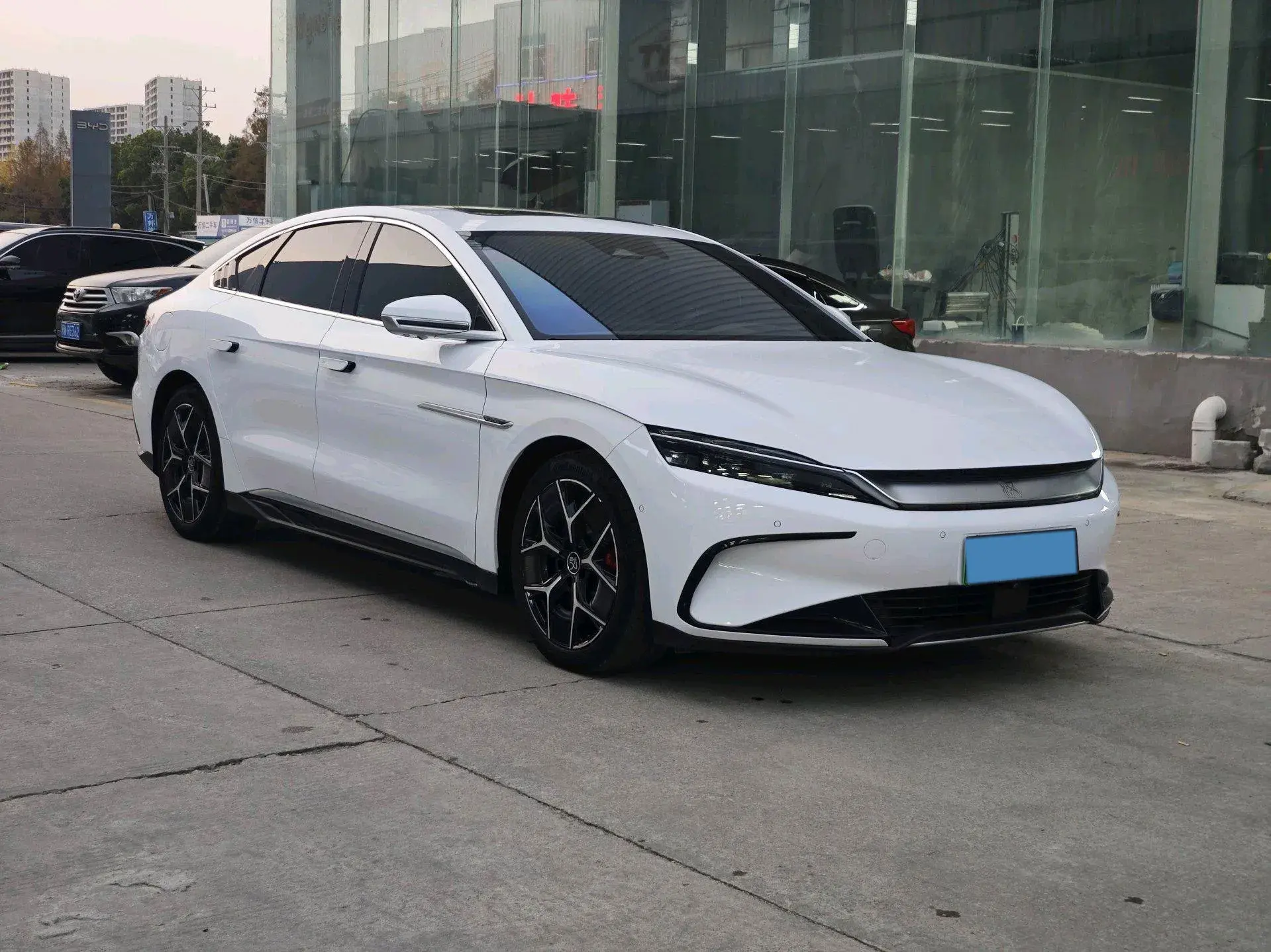 2022 BYD HAN thumbnail 3