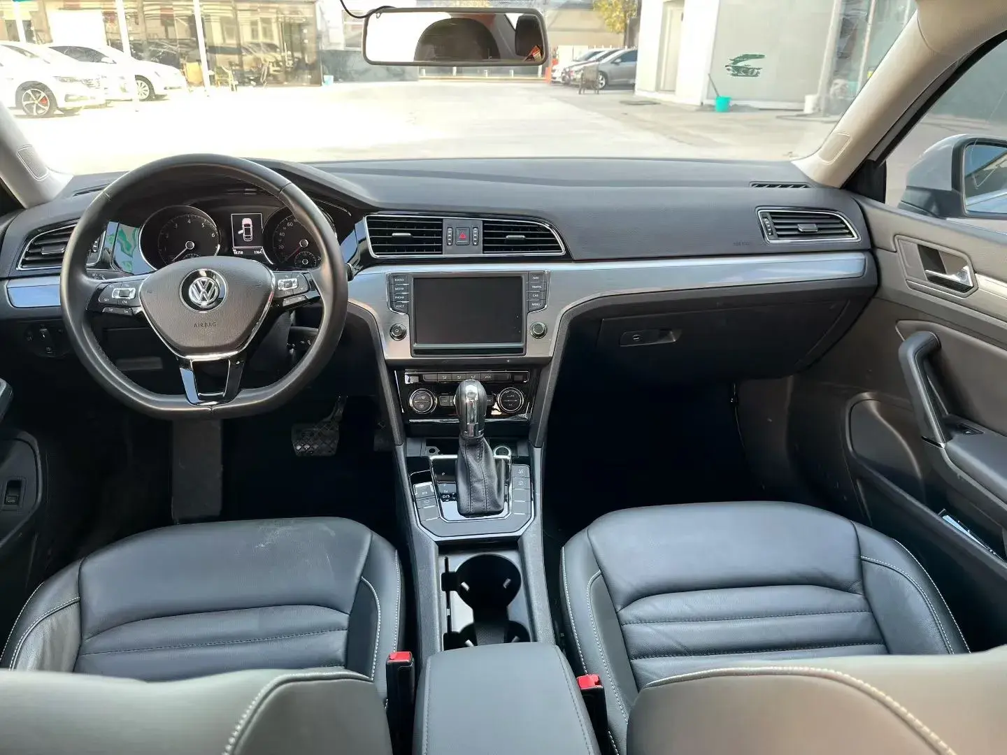 2018 VOLKSWAGEN LAMANDO thumbnail 3