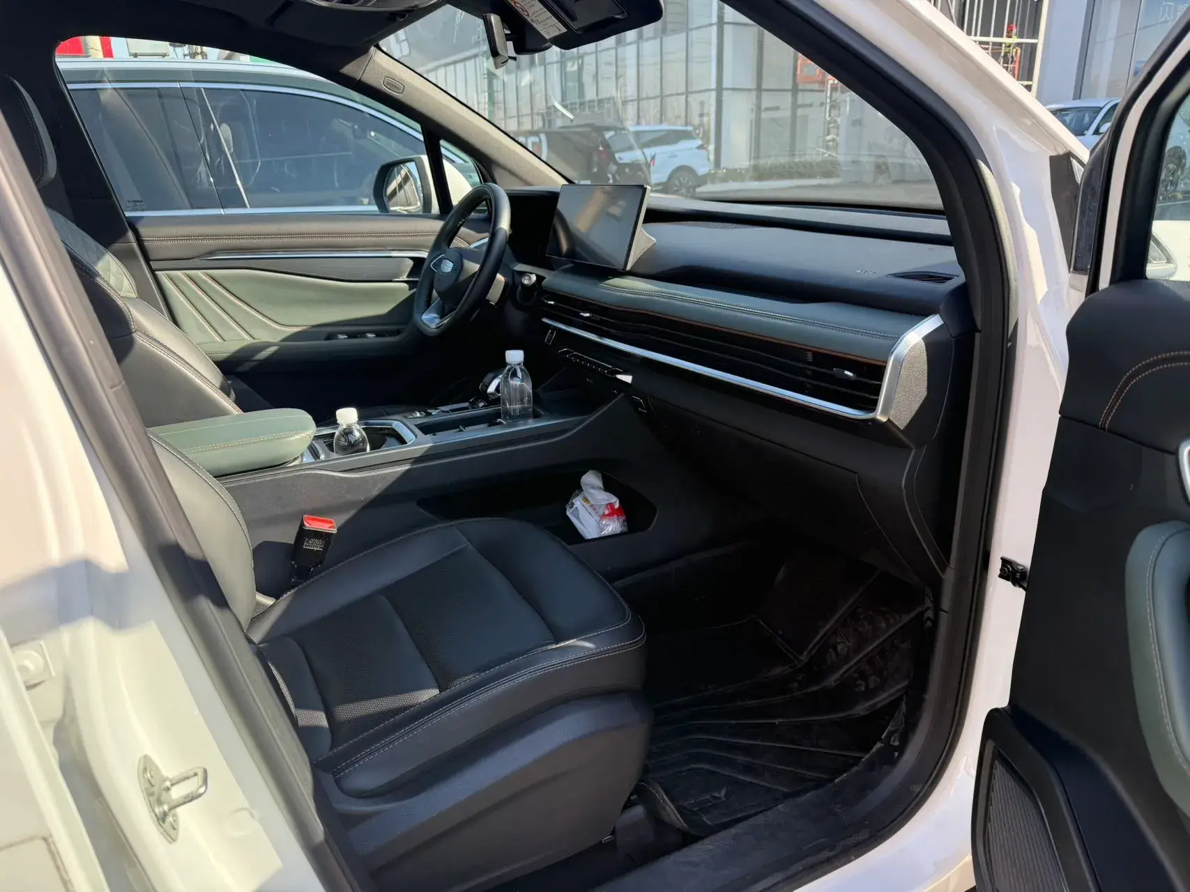 2023 GEELY OKAVANGO thumbnail 3