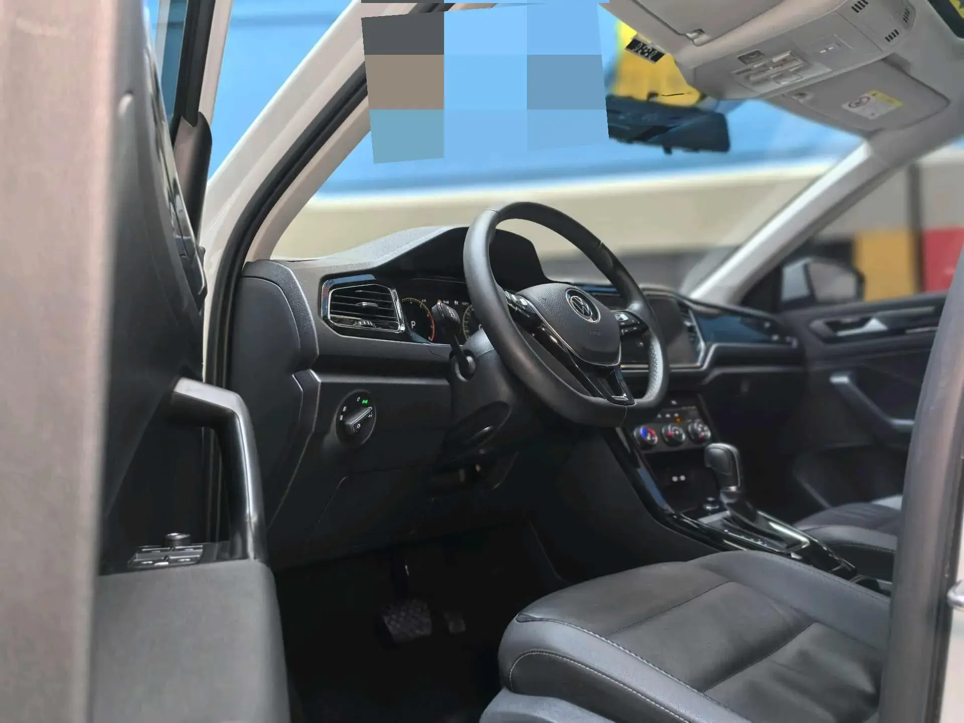 2022 VOLKSWAGEN T-ROC thumbnail 4