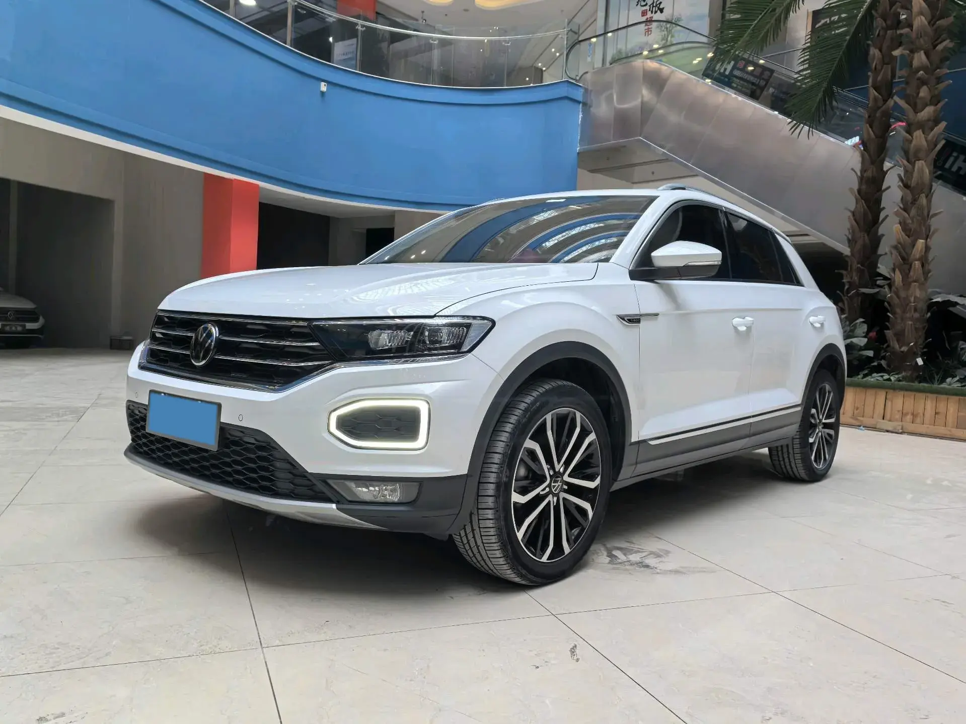 2022 VOLKSWAGEN T-ROC view 1