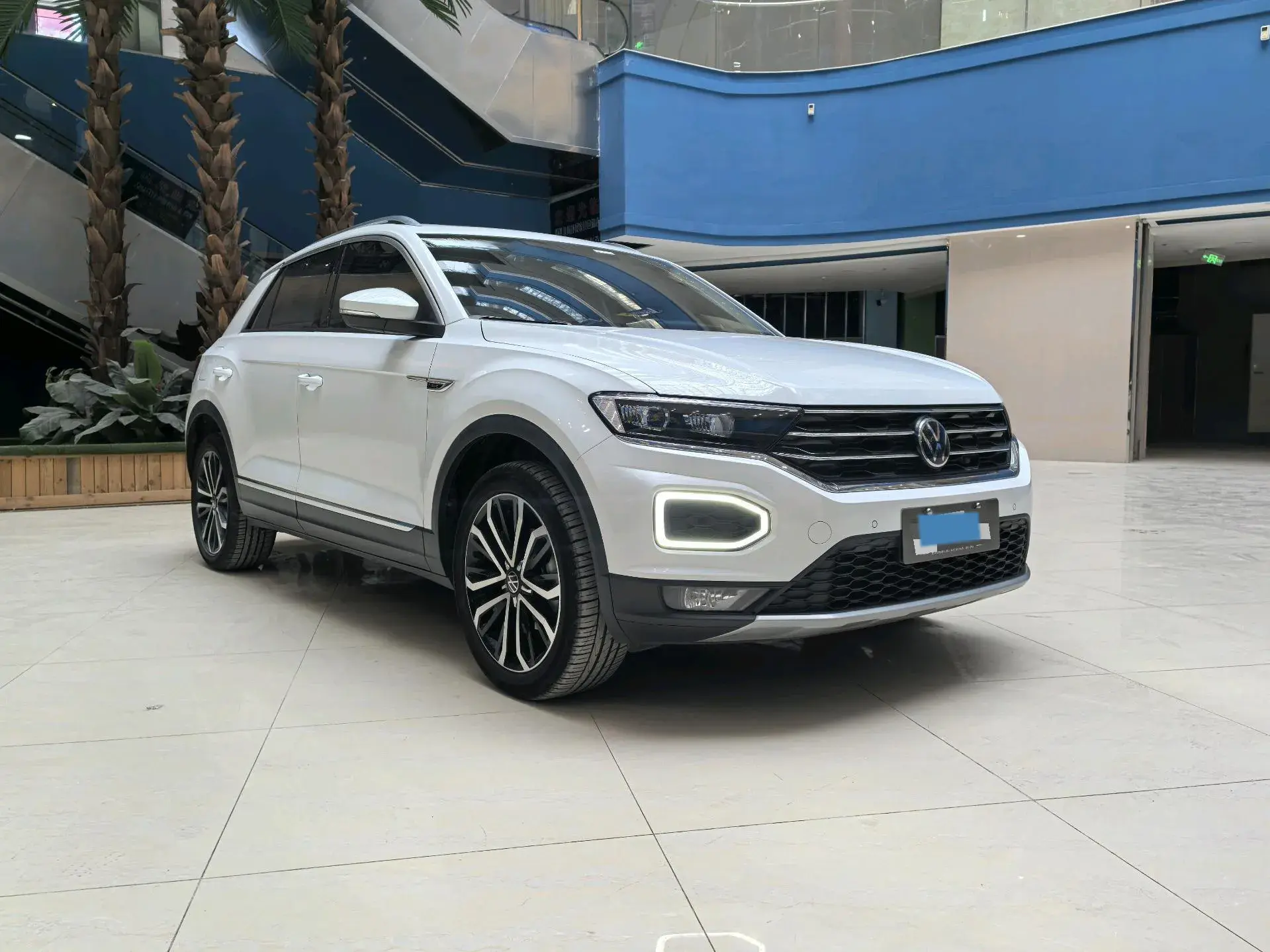 2022 VOLKSWAGEN T-ROC thumbnail 3