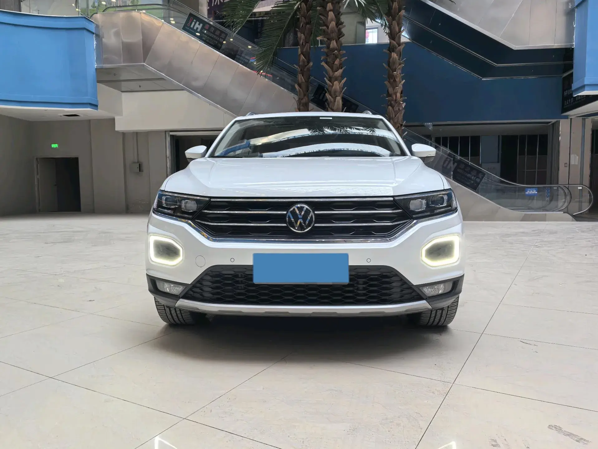 2022 VOLKSWAGEN T-ROC thumbnail 2