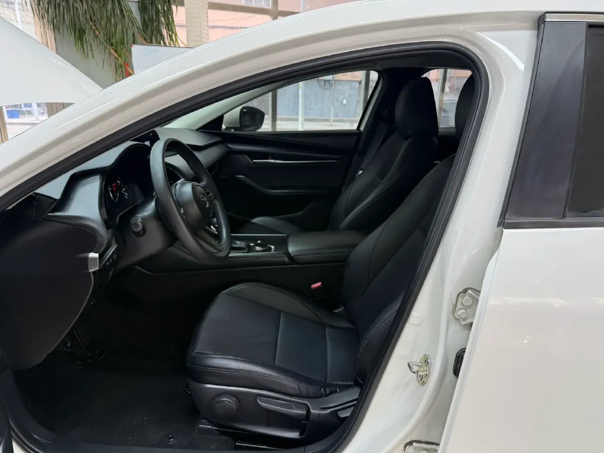 2021 Mazda 3 Axela 1.5L 117HP L4 6AT,autocango,china used car exporter,china ev exporter,chinese used car exporter,chinese used ev exporter