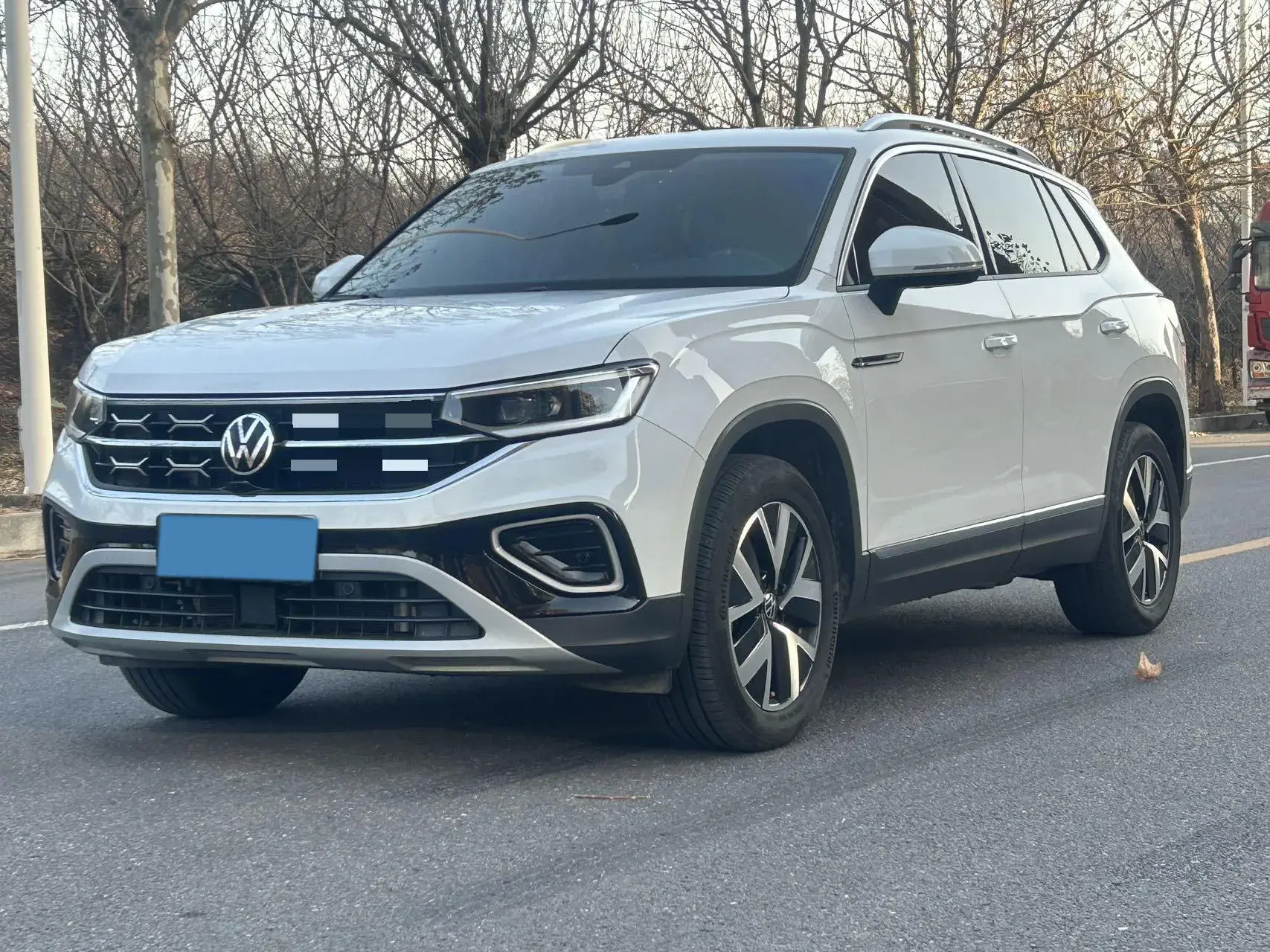 2023 VOLKSWAGEN TAYRON view 1