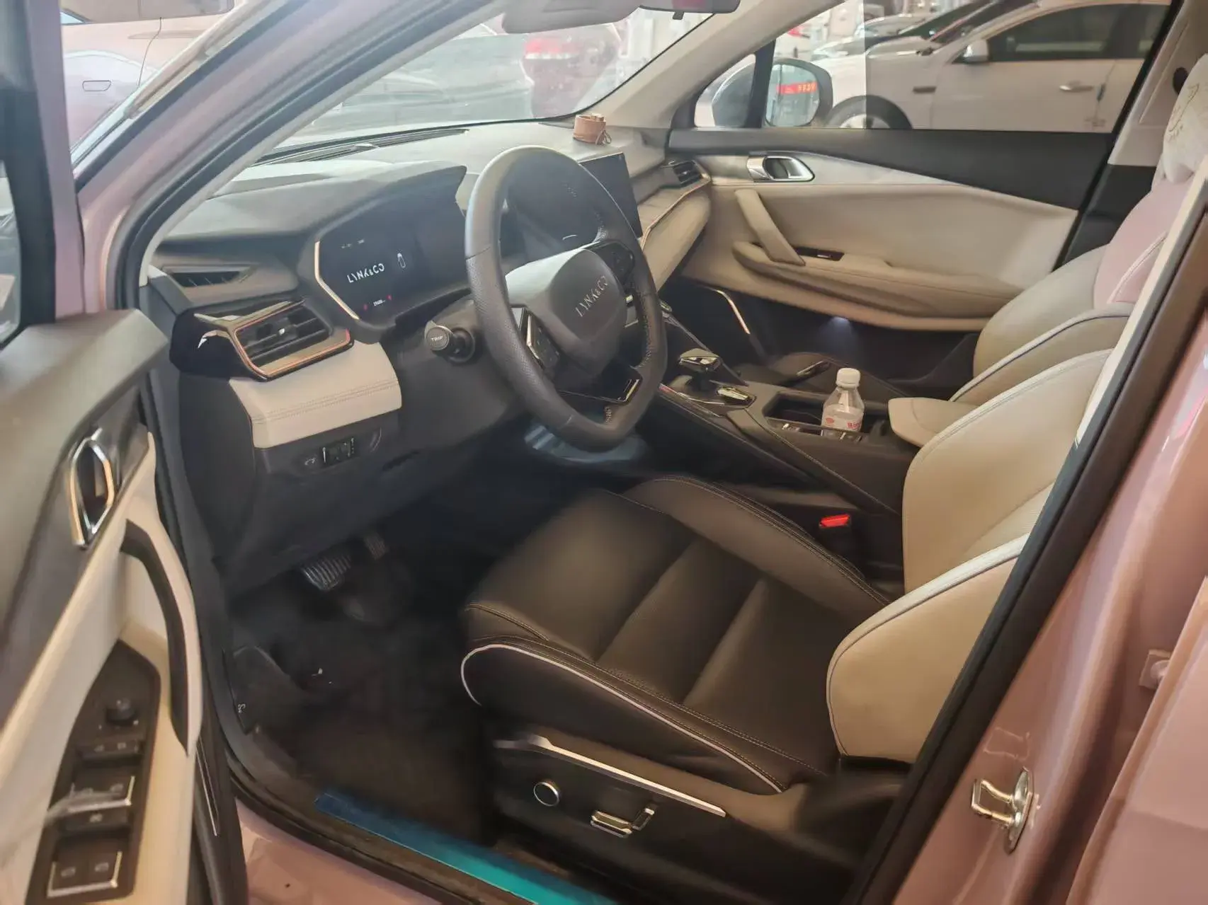 2023 LYNK&CO 06 thumbnail 2