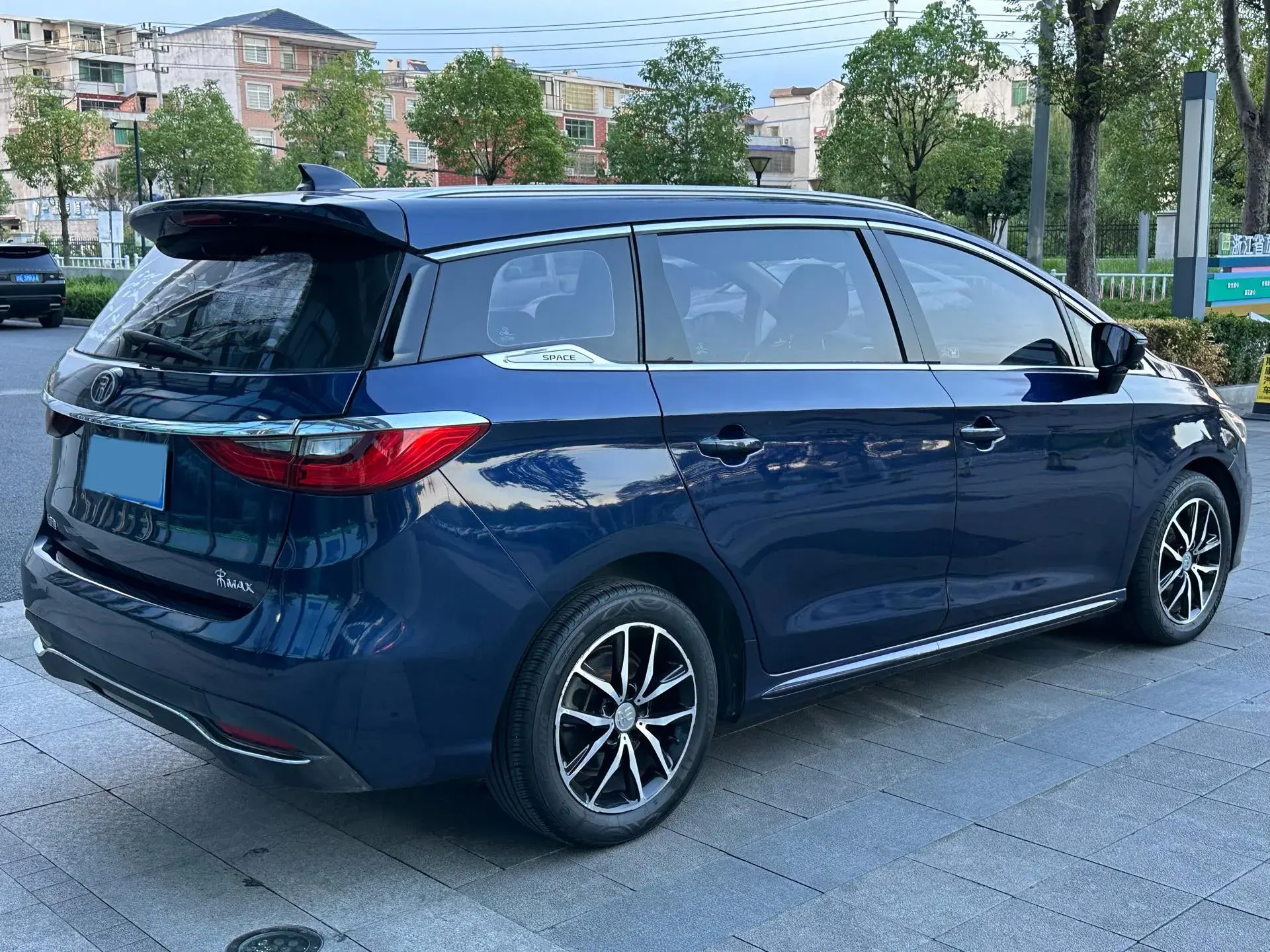 2018 BYD SONG thumbnail 4