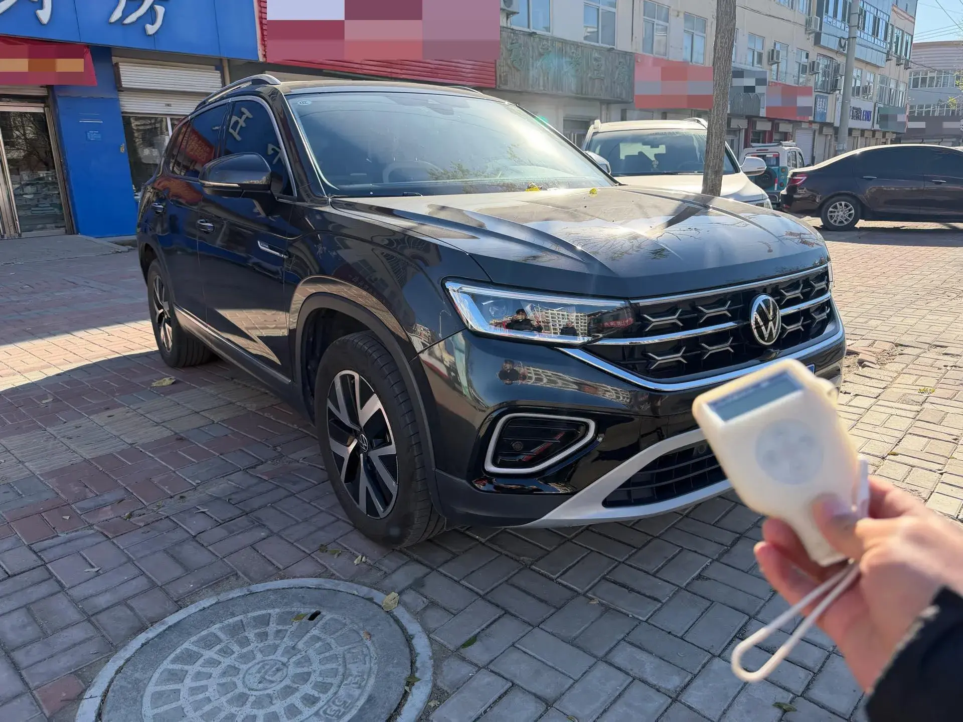 2023 VOLKSWAGEN TAYRON thumbnail 3