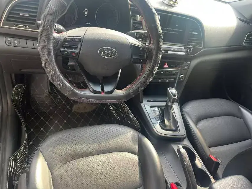 2018 HYUNDAI ELANTRA thumbnail 4