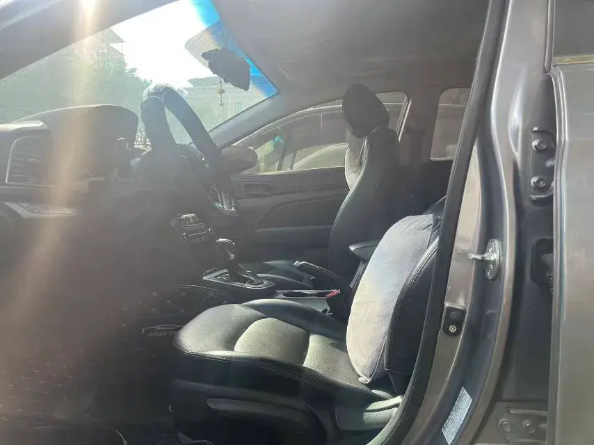 2018 HYUNDAI ELANTRA thumbnail 2