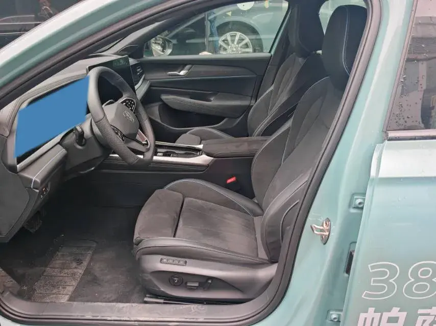 2025 VOLKSWAGEN PASSAT thumbnail 4