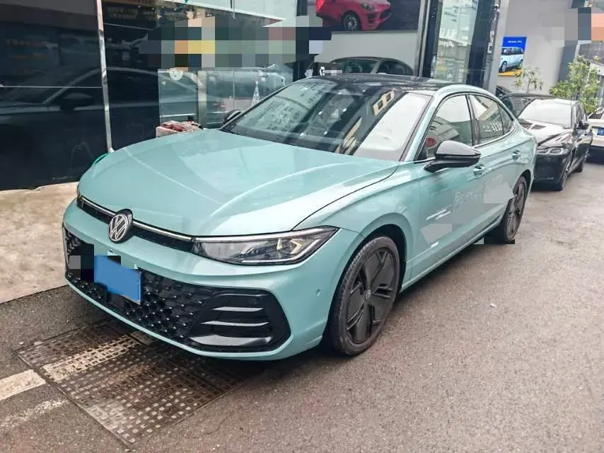 2025 VOLKSWAGEN PASSAT view 1