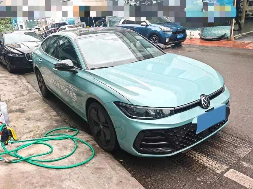 2025 VOLKSWAGEN PASSAT thumbnail 3