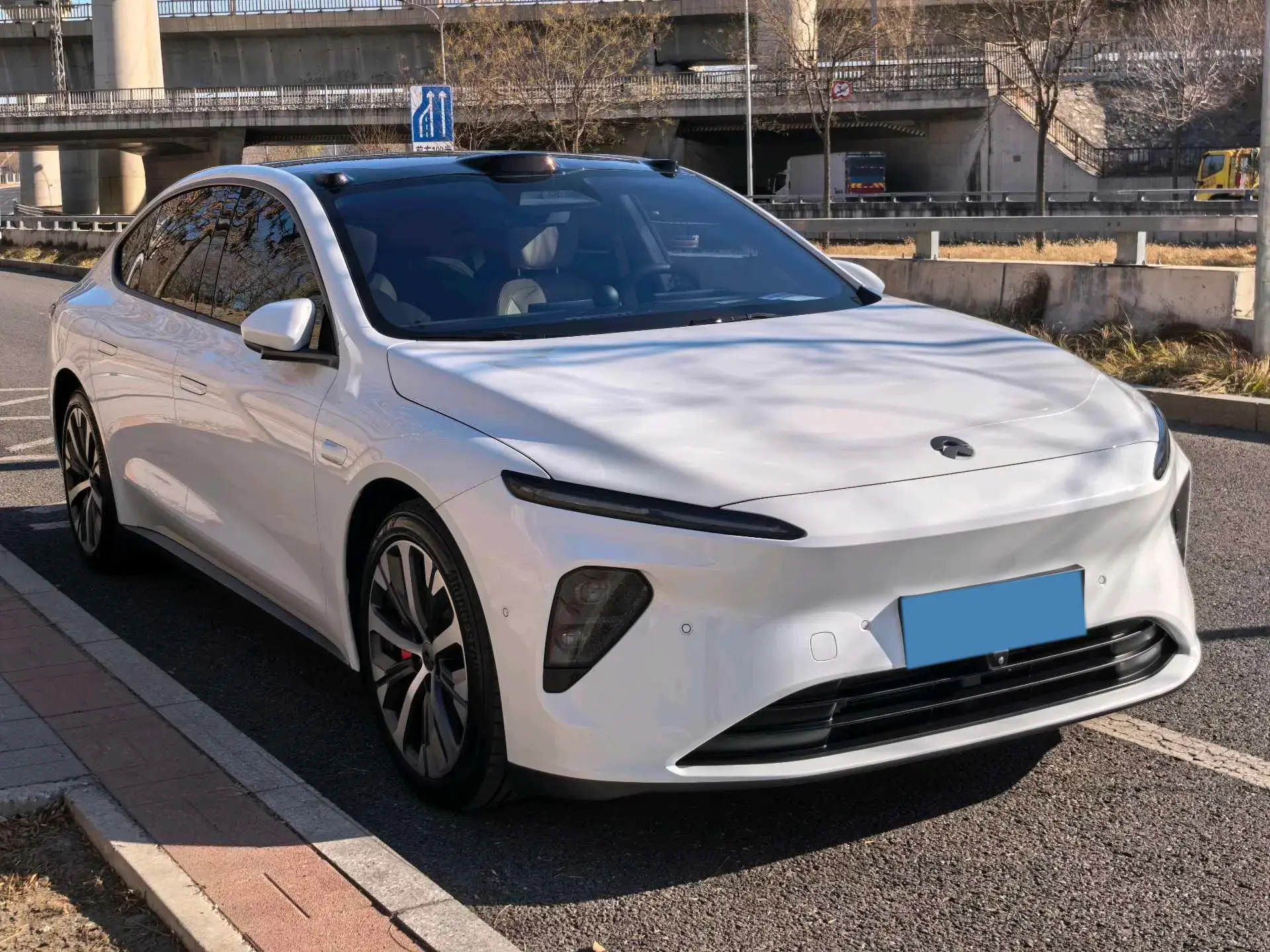 2023 NIO ET7 thumbnail 3