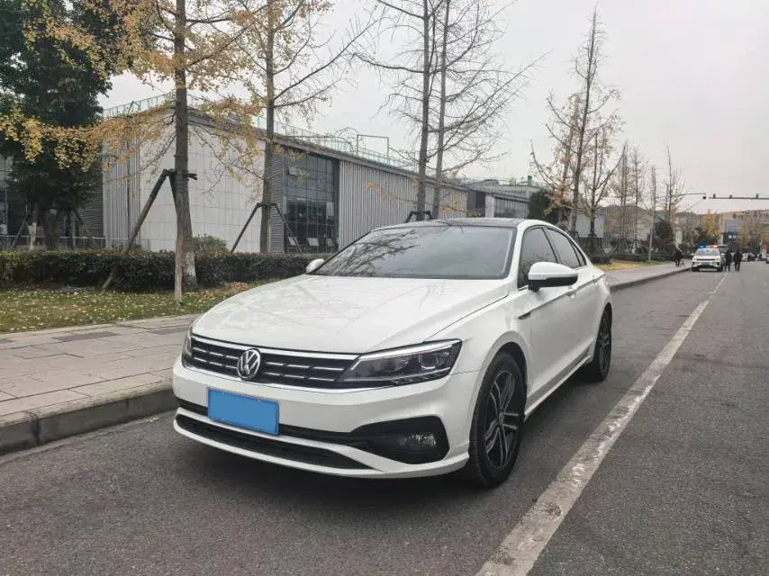 2021 VOLKSWAGEN LAMANDO view 1