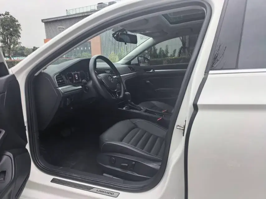 2021 VOLKSWAGEN LAMANDO thumbnail 4