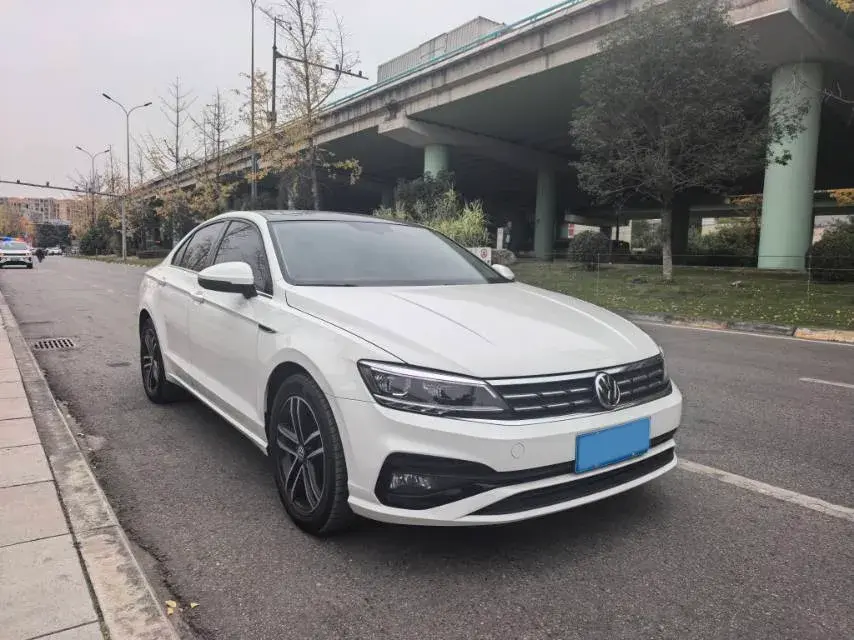 2021 VOLKSWAGEN LAMANDO thumbnail 3